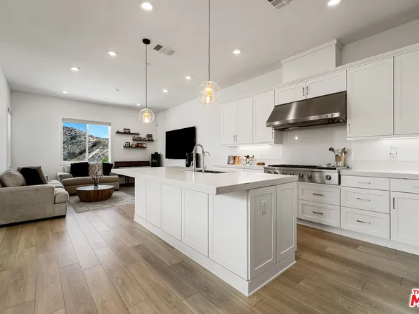 27124 Skyland Way, Valencia, CA 91355