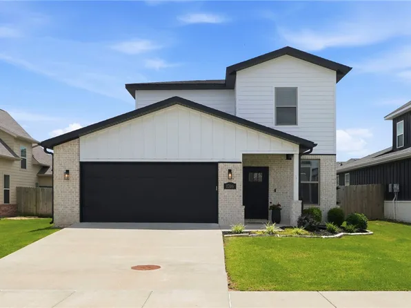 1706 W Broadway Pl, Rogers, AR 72758