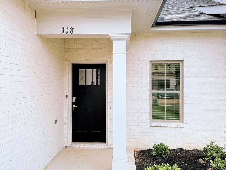 318 Cornstalk Cir — Photo 2