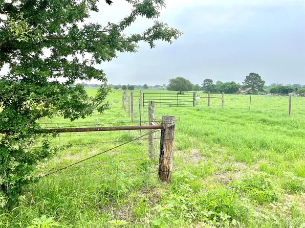 Farris Ln, Smithville, TX 78957