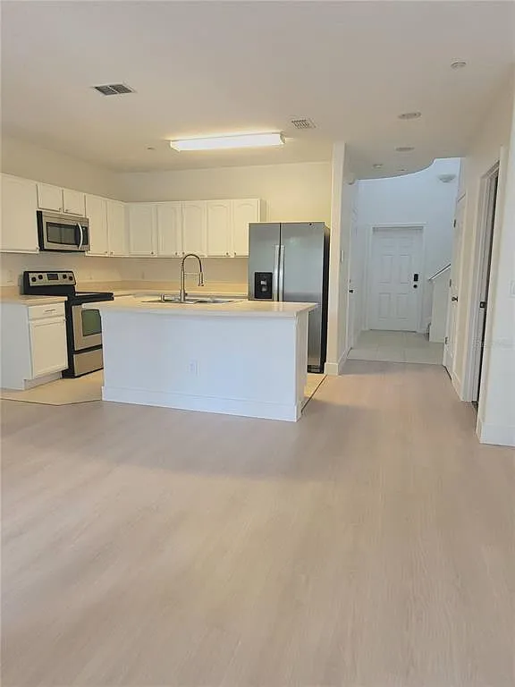 3 bed, 2.5 bath, 1464 sqft, $2,200 — Photo 3