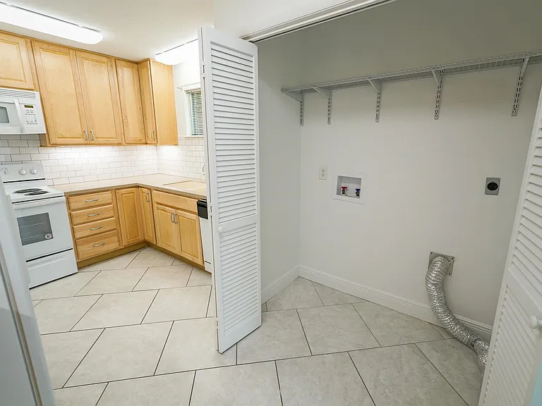 251 S Villas Ct #A — Photo 24