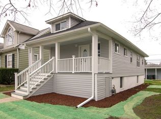 8935 Southview Ave, Brookfield, IL 60513