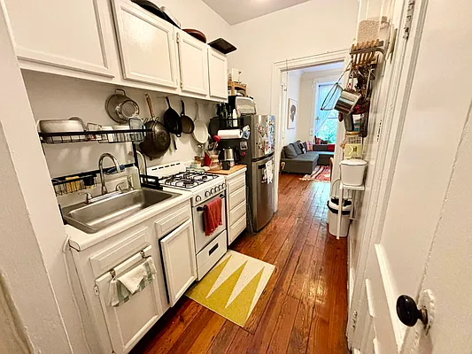 Rented by Garfield Realty  | media 17