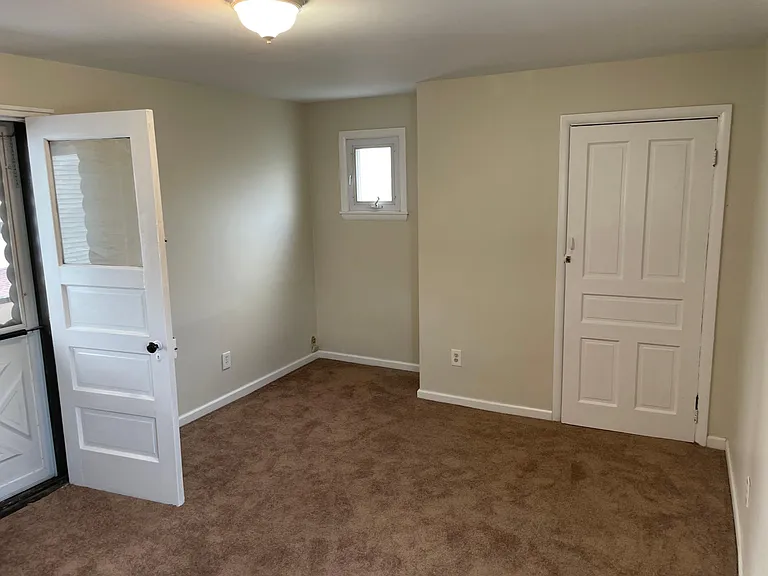 624 Edmond St — Photo 6