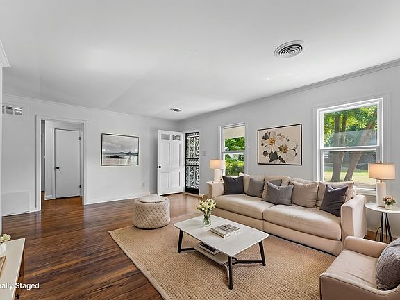 4th image of 810 Indian Dr