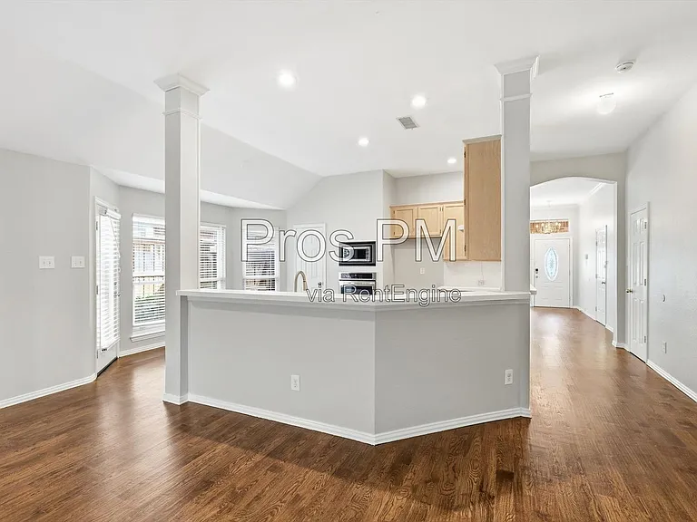 2921 Meadow Glen Dr — Photo 31