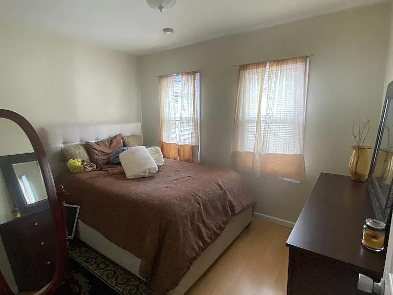 2025 Price St — Photo 2