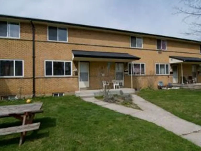 1 Court Ln — Photo 35