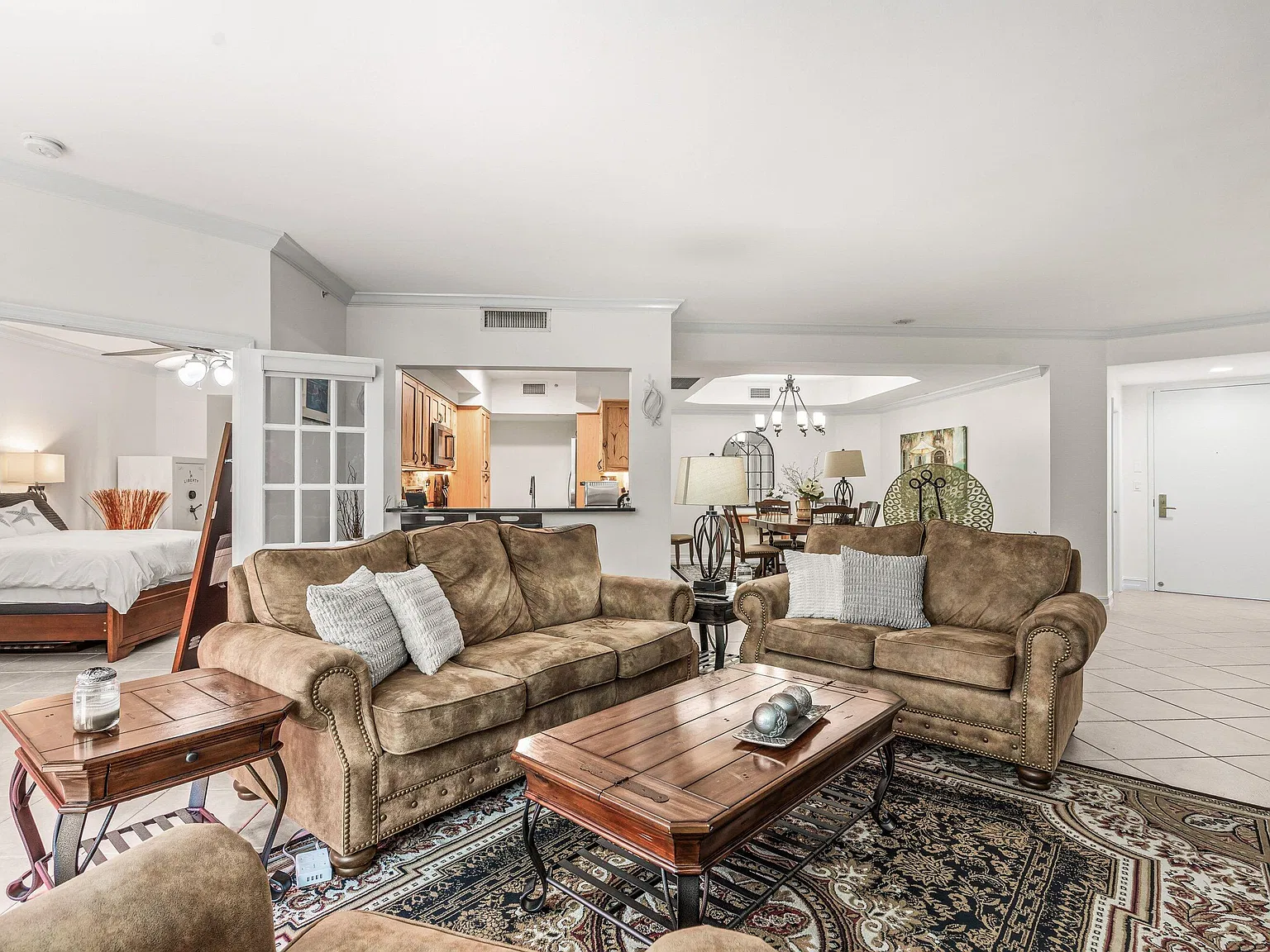 2 bed, 2.5 bath, 1802 sqft, $7,900 — Photo 4