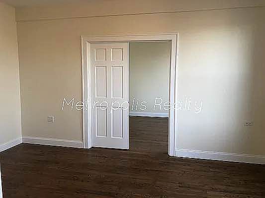 5th image of 2421 27th St APT 4