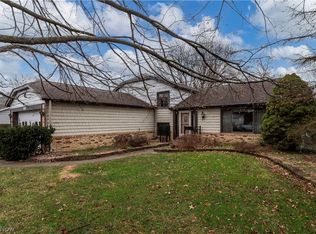 6075 Emerald St, North Ridgeville, OH 44039