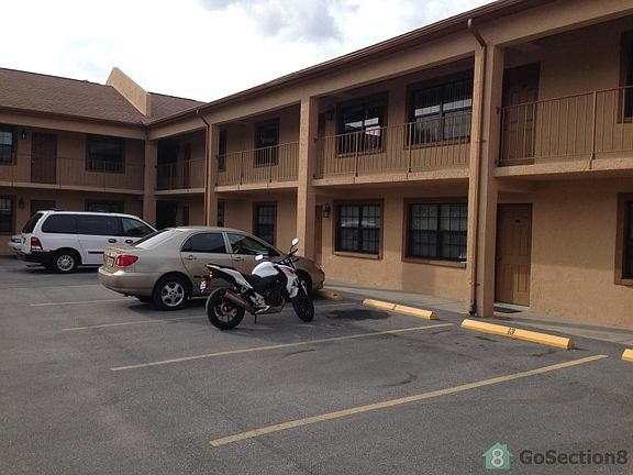 2nd image of 4416 N Clark Ave APT 11