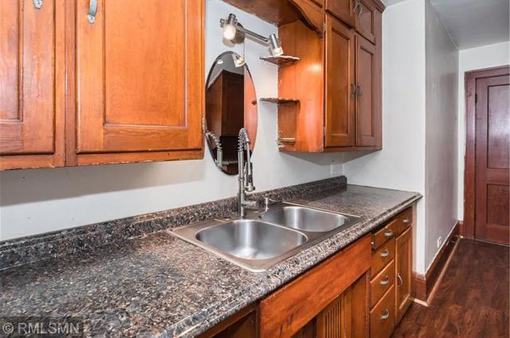 2 bed, 1113 sqft, $1,800 — Photo 2