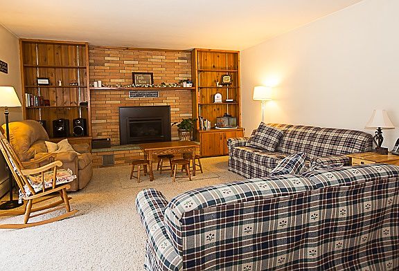 5th image of 633 Petoskey Ave