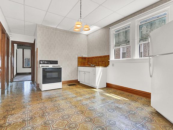 5th image of 2428 Cuyler Ave