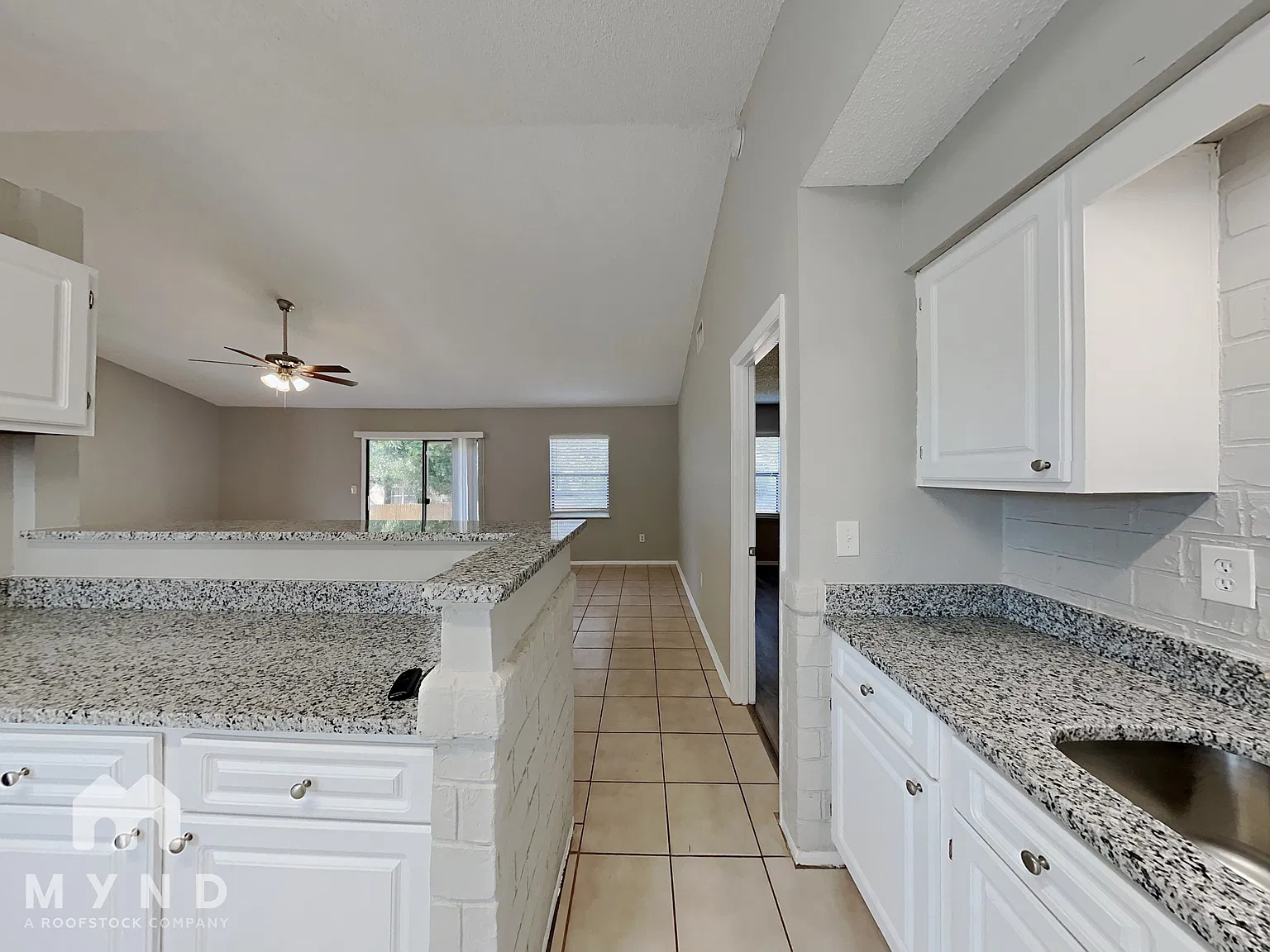 3 bed, 2.0 bath, 1268 sqft, $1,825 — Photo 4