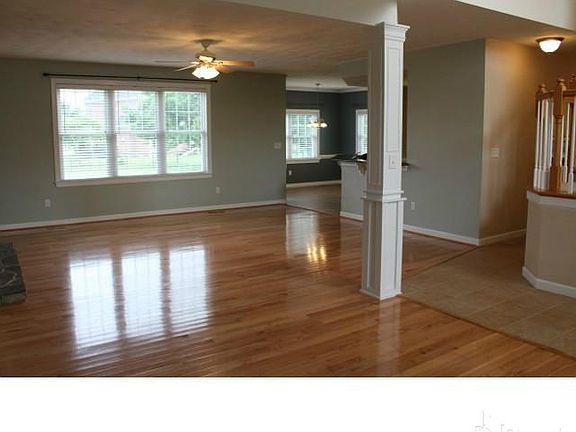 3rd image of 508 Vespasian Cir
