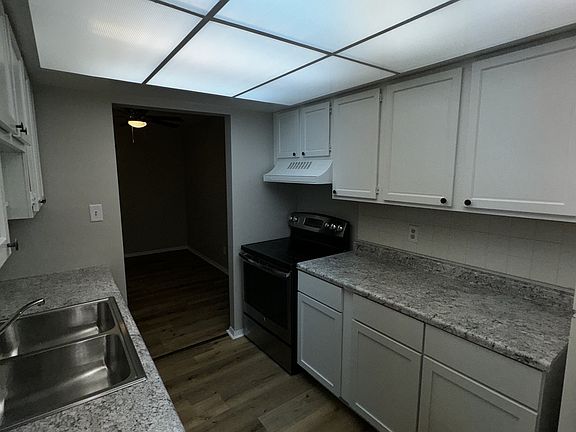 4th image of 7314 Noble St #4-1