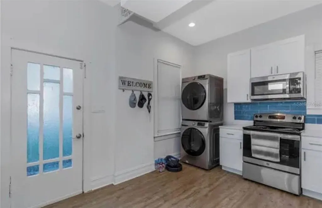 210 E Plymouth St — Photo 3