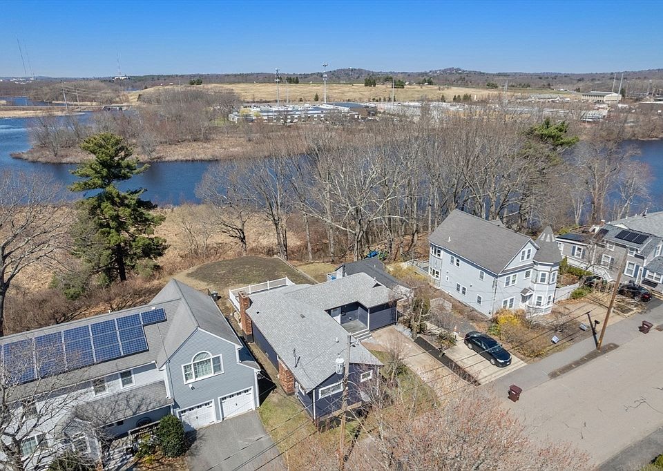 1st image of 243 Riverside Dr