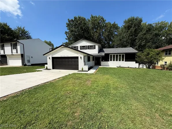 877 Bittersweet Dr, Seven Hills, OH 44131