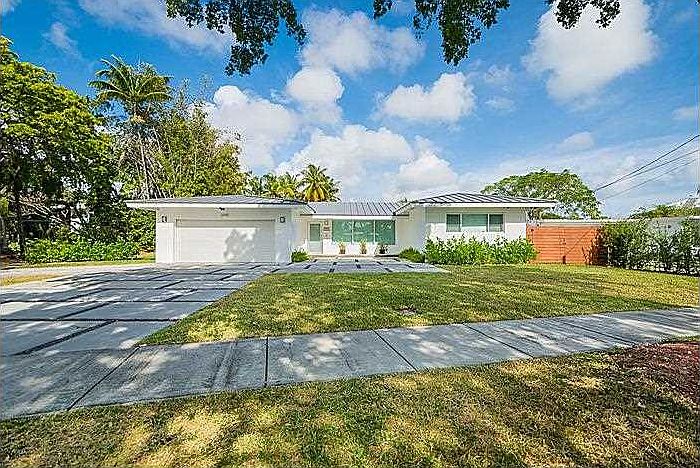 1st image of 2095 N Hibiscus Dr