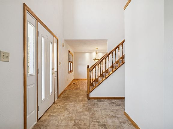 2nd image of 1051 Finchley Rd