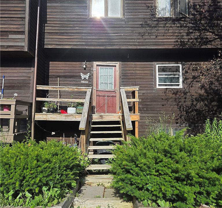 1st image of 16 Pinewood Ln #16