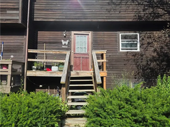 16 Pinewood Ln #16, Naples, NY 14512