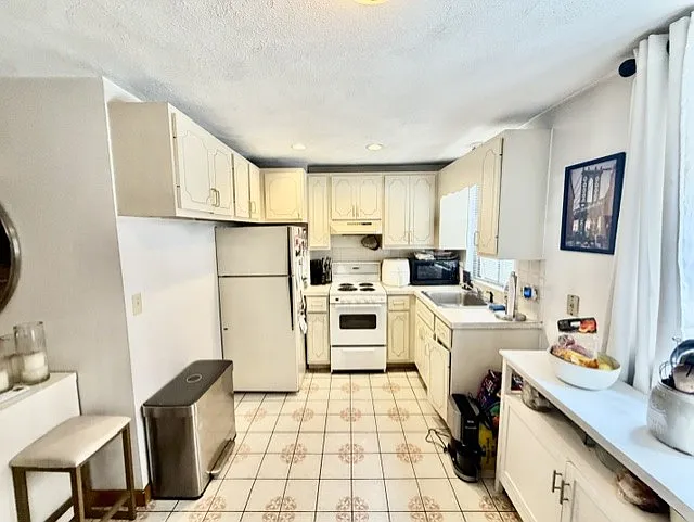 22 Thacher St #1 — Photo 6