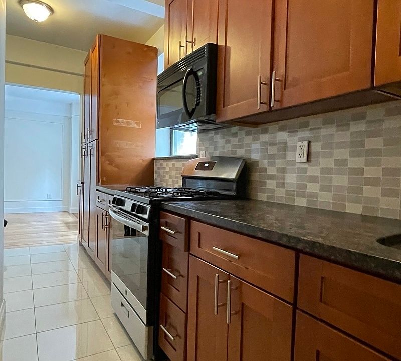 2nd image of 700 W End Ave APT 3D