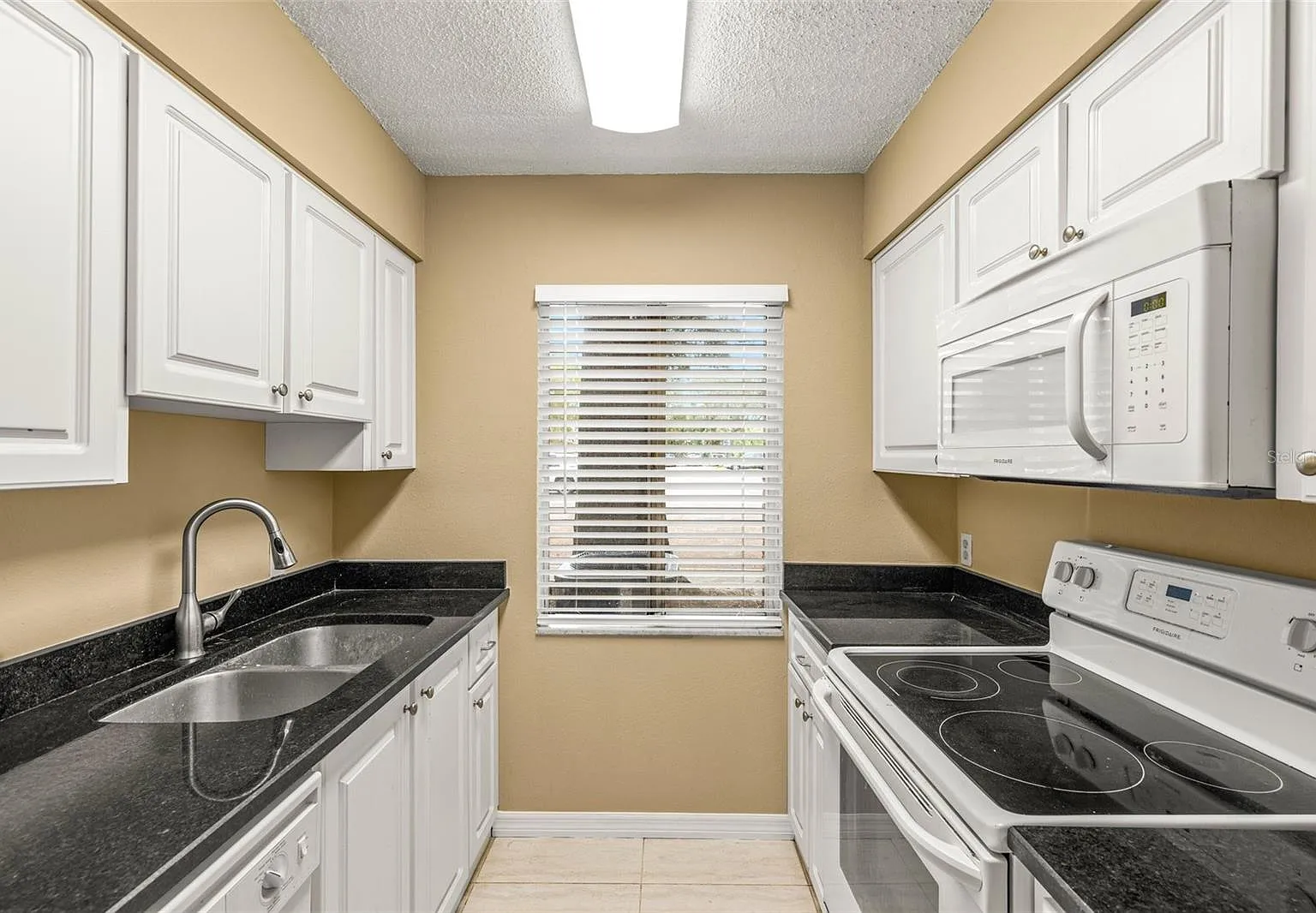 1 bed, 783 sqft, $1,300 — Photo 4