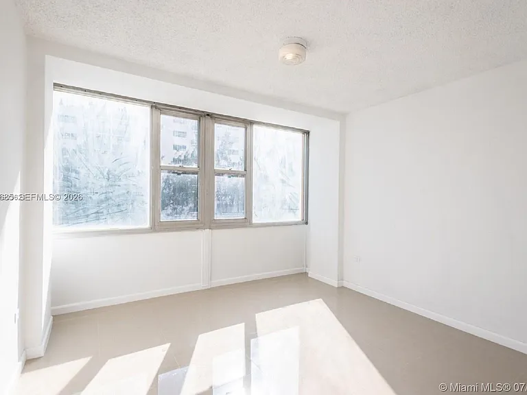 7545 E Treasure Dr #2H — Photo 25