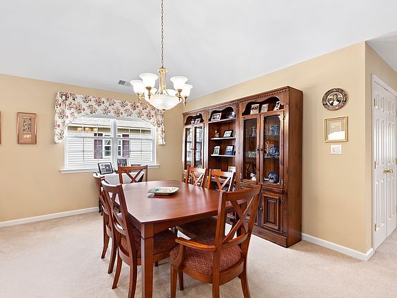 3rd image of 1004 Aerie Way