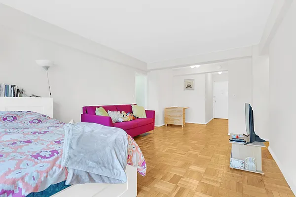 Rented by Douglas Elliman | media 7