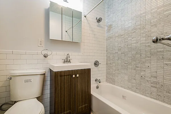 Rented by Dixon Advisory USA Inc. | media 9