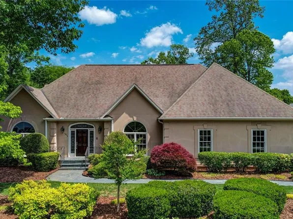 1916 Falmouth Dr, Greensboro, NC 27410