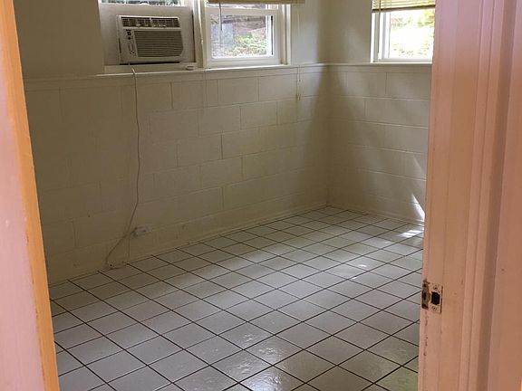 window airconditioners in bedroom