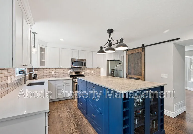 2214 Andrews St — Photo 8