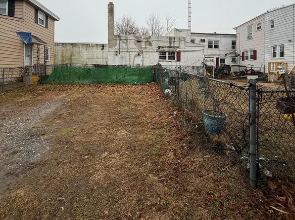 70 Miles Ave, Hamilton, NJ 08610