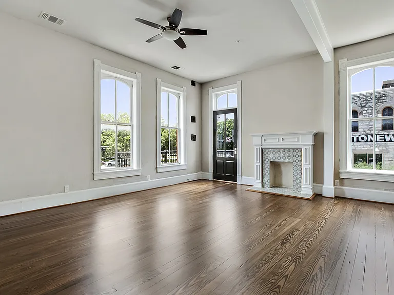 202 N Lbj Dr — Photo 31