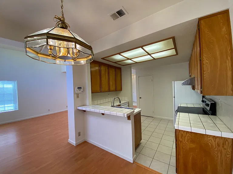 5315 Shattuck Ave — Photo 9