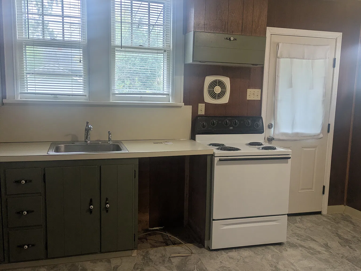 3 bed, 1300 sqft, $1,100 — Photo 3