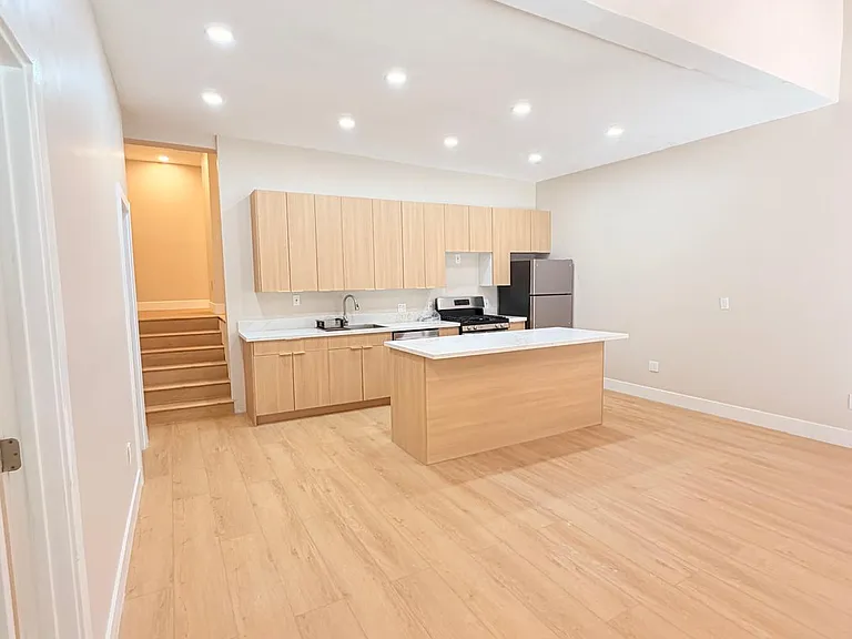 1565 Nautilus St #A — Photo 7