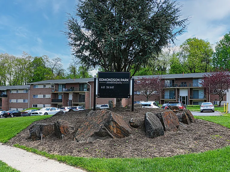 Edmondson Park Apartments — Photo 1