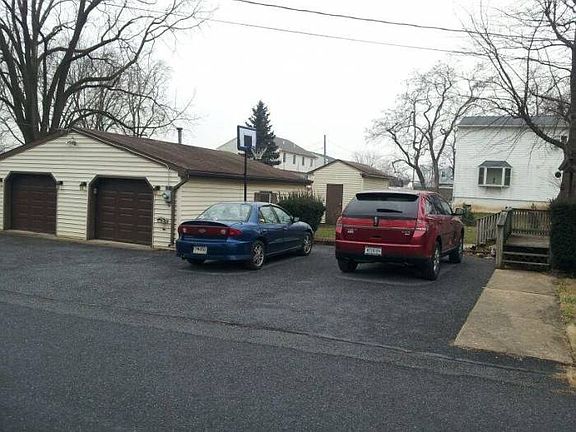 Detached Garage