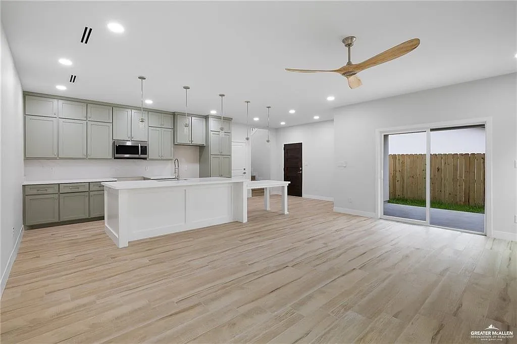 3 bed, 3.5 bath, 1542 sqft, $2,200 — Photo 4