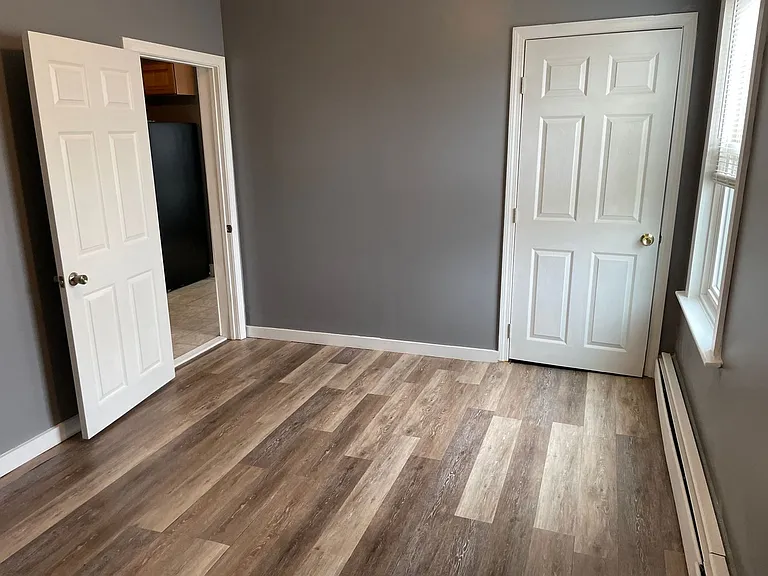 515 E School St — Photo 6