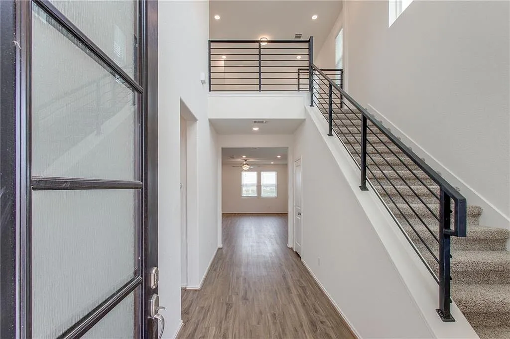 4 bed, 3.0 bath, 2508 sqft, $2,195 — Photo 4